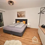 B & A Mit Balkon Und Parkplatz In Metternich *