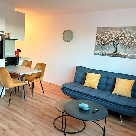 B & A Mit Balkon Und Parkplatz Naehe Uni Bwzk In Metternich Apartamento *
