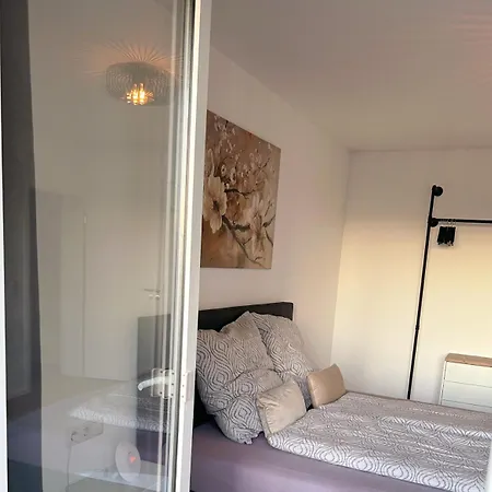B & A Mit Balkon Und Parkplatz Naehe Uni Bwzk In Metternich Apartamento