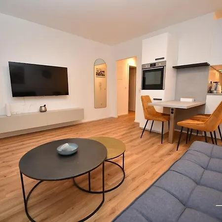 B & A Mit Balkon Und Parkplatz Naehe Uni Bwzk In Metternich * Coblença