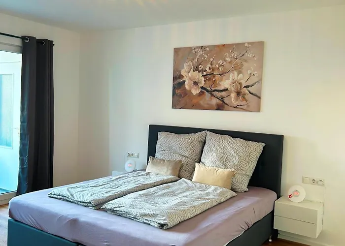 B & A Mit Balkon Und Parkplatz In Metternich דירה *