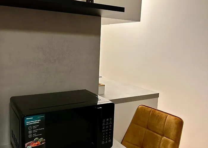 B & A Mit Balkon Und Parkplatz In Metternich דירה קובלנץ