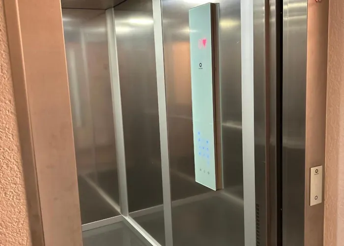 B & A Mit Balkon Und Parkplatz In Metternich *